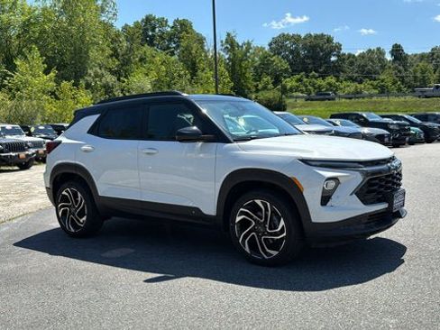 Used 2024 Chevrolet TrailBlazer RS AWD/4WD image 2