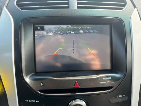 Used 2014 Ford Explorer XLT w/ Equipment Group 202A AWD/4WD image 24