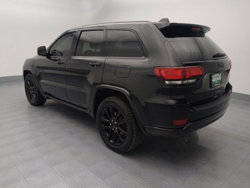 Used 2018 Jeep Grand Cherokee Altitude image 3