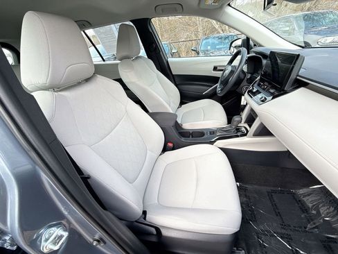 Used 2023 Toyota Corolla Cross L image 24