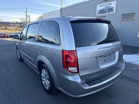 Used 2017 Dodge Grand Caravan SE w/ Power Window Group image 4