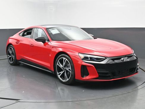 Used 2022 Audi e-tron GT Prestige w/ Prestige Package image 3