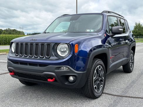 Used 2017 Jeep Renegade Trailhawk w/ Popular Equipment Group AWD/4WD image 14