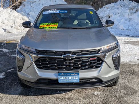 Certified 2025 Chevrolet Trax RS w/ Sunroof Package image 2