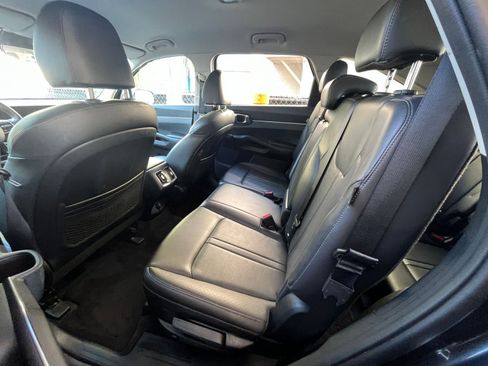 Used 2024 Kia Sorento S image 27