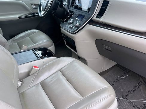 Certified 2017 Toyota Sienna XLE w/ XLE Navigation Package image 18