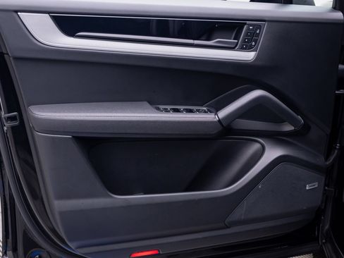 Certified 2024 Porsche Cayenne AWD/4WD image 14