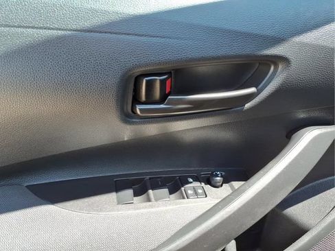 Used 2025 Toyota Corolla LE FWD image 11