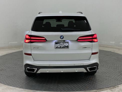 Used 2025 BMW X5 xDrive50e w/ M Sport Package image 9