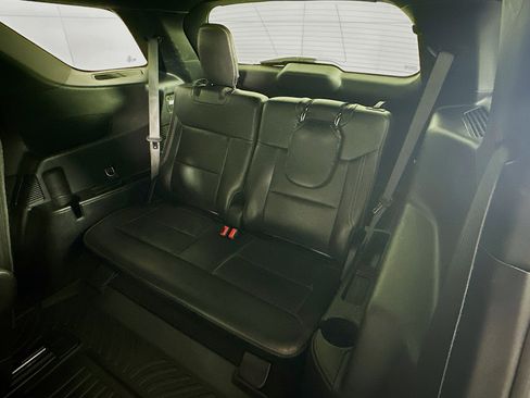 Used 2020 Ford Explorer XLT image 29