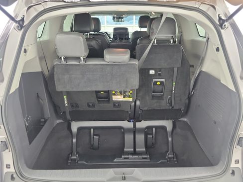 Used 2022 Toyota Sienna LE FWD image 7