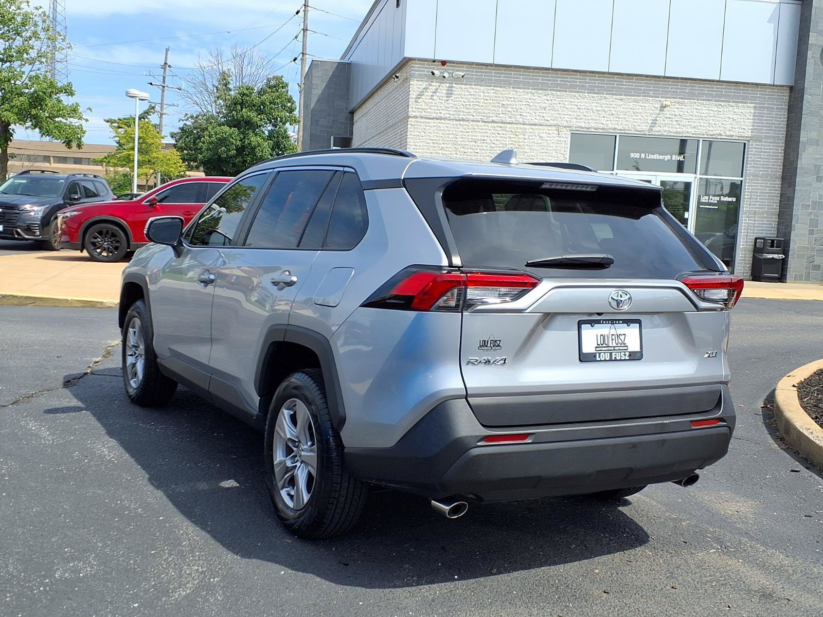 Used 2022 Toyota RAV4 XLE w/ Convenience Package FWD image 2