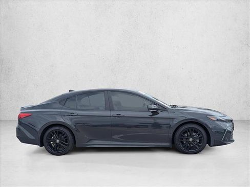 Used 2025 Toyota Camry SE image 4