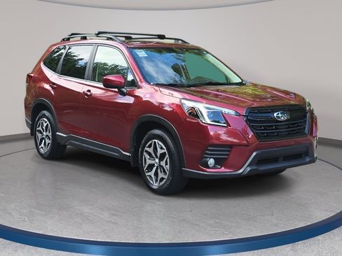 Used 2023 Subaru Forester Premium AWD/4WD image 3