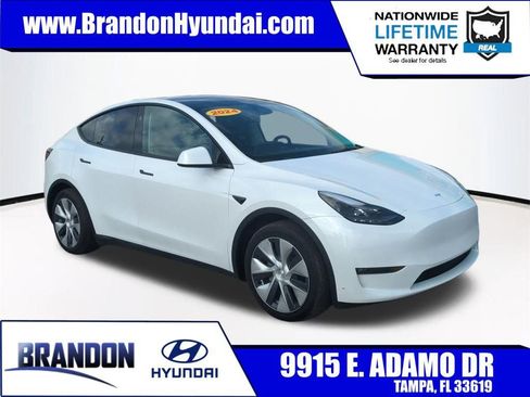 Used 2024 Tesla Model Y Long Range AWD/4WD image 1