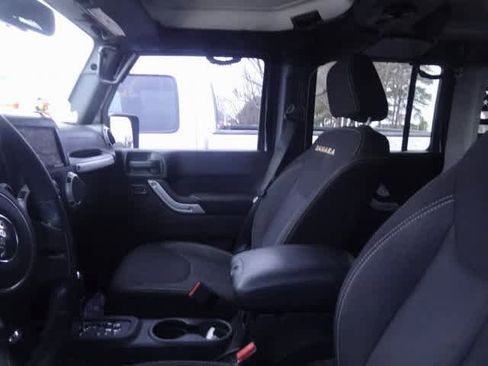 Used 2015 Jeep Wrangler Unlimited Sahara image 6
