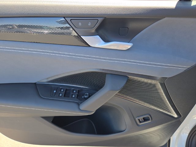 New 2026 Volkswagen Tiguan SE R-Line FWD image 10