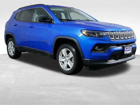 Used 2022 Jeep Compass Latitude image 2