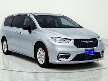 Used 2024 Chrysler Pacifica Touring-L