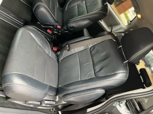 Used 2017 Toyota Sienna SE image 17