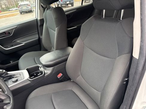 Used 2022 Toyota RAV4 LE image 22