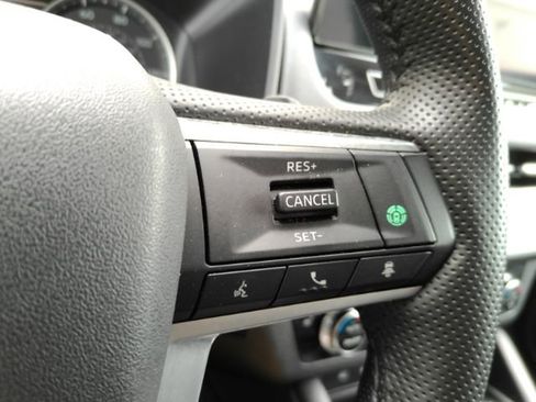 Used 2025 Mitsubishi Outlander SE FWD image 38