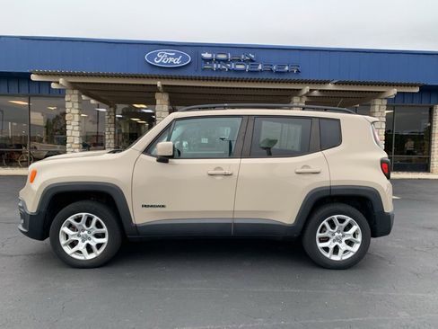 Used 2016 Jeep Renegade Latitude w/ Popular Equipment Group AWD/4WD image 6
