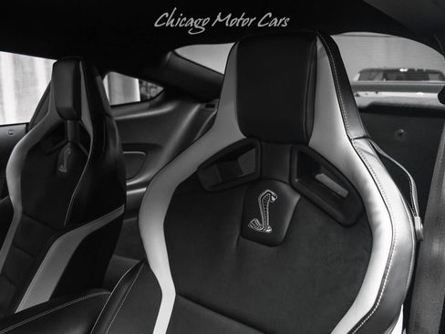 Used 2022 Ford Mustang Shelby GT500 w/ Carbon Fiber Track Pack image 19