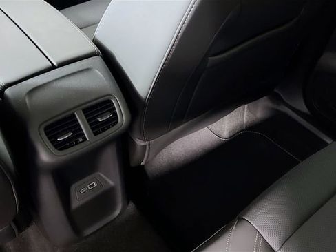 Used 2023 Buick Envision Essence image 24