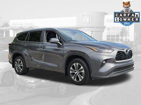 Used 2025 Toyota Highlander XLE AWD/4WD image 4
