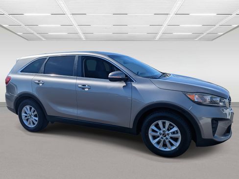 Used 2019 Kia Sorento LX V6 image 7