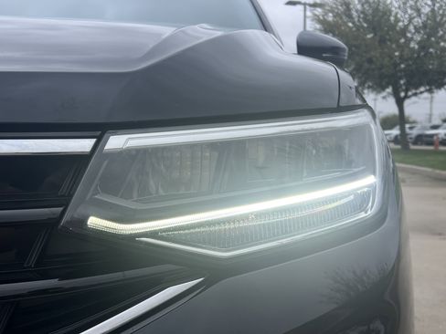 Certified 2023 Volkswagen Tiguan SE R-Line image 6