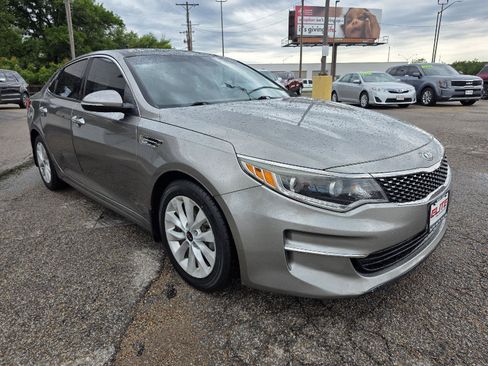 Used 2017 Kia Optima EX w/ Premium Package FWD image 3