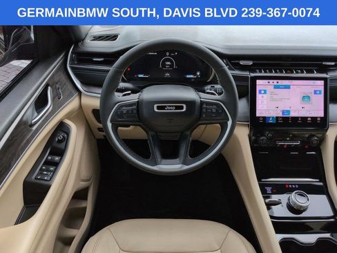 Used 2023 Jeep Grand Cherokee Limited w/ Black Appearance Package AWD/4WD image 18