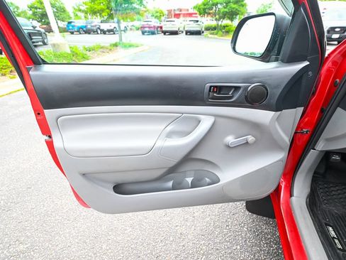 Used 2014 Toyota Tacoma 4x4 Regular Cab image 20