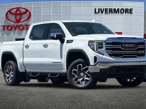 Used 2022 GMC Sierra 1500 SLT w/ X31 Off-Road Package image 2