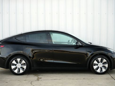 Used 2023 Tesla Model Y Long Range image 55