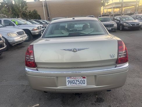 Used 2006 Chrysler 300 C w/ Sound Group II RWD image 6