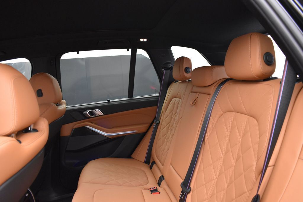 Used 2023 BMW X5 xDrive40i w/ M Sport Edition AWD/4WD image 8