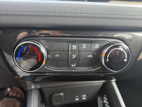 Used 2025 Chevrolet TrailBlazer LT AWD/4WD image 36