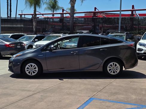 Used 2017 Toyota Prius One FWD image 9