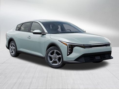 New 2025 Kia K4 LXS image 8