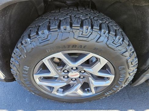 Used 2023 GMC Sierra 1500 SLT w/ SLT Premium Plus Package image 18