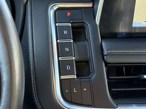 Certified 2022 Chevrolet Suburban Premier image 18