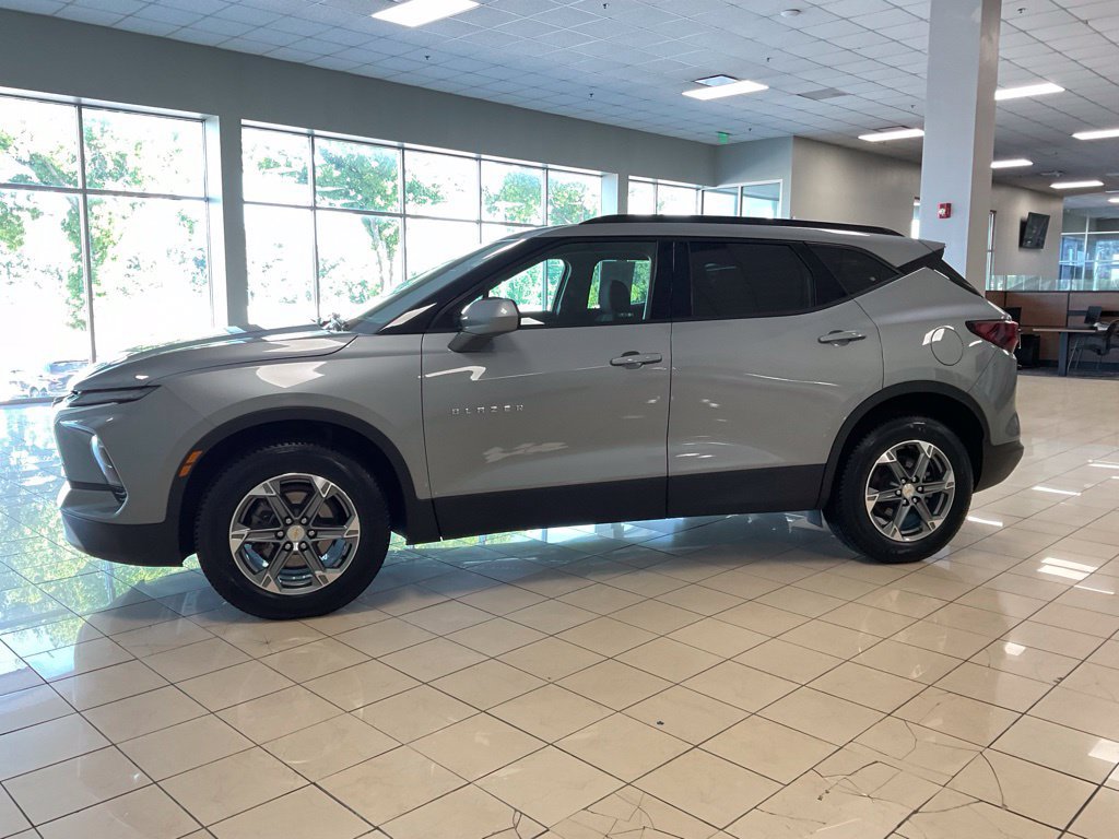 Used 2024 Chevrolet Blazer LT w/ Convenience Package AWD/4WD image 4