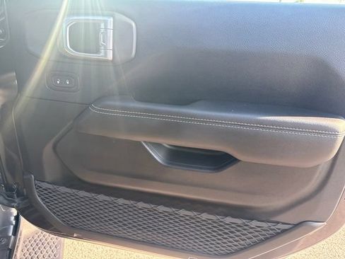 Used 2019 Jeep Wrangler Unlimited Sahara AWD/4WD image 18