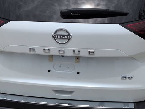 Used 2023 Nissan Rogue SV FWD image 16