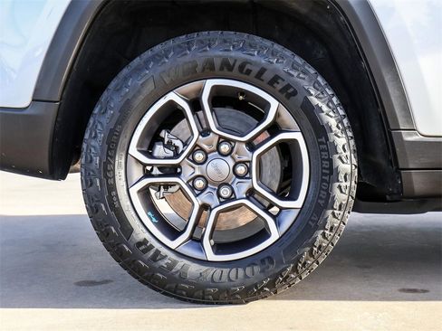 Used 2022 Jeep Grand Cherokee Trailhawk image 9