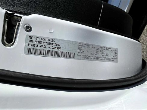 Used 2024 Chrysler Pacifica Limited FWD image 36