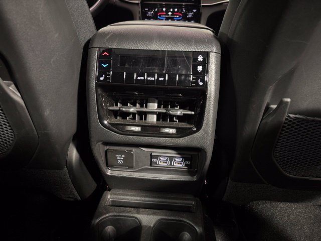 Used 2024 Jeep Grand Cherokee L Limited w/ Luxury Tech Group II AWD/4WD image 36